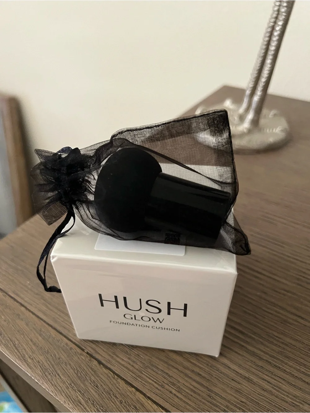 🌺HUSH Glow Foundation Cushion - Black Puff Applicator